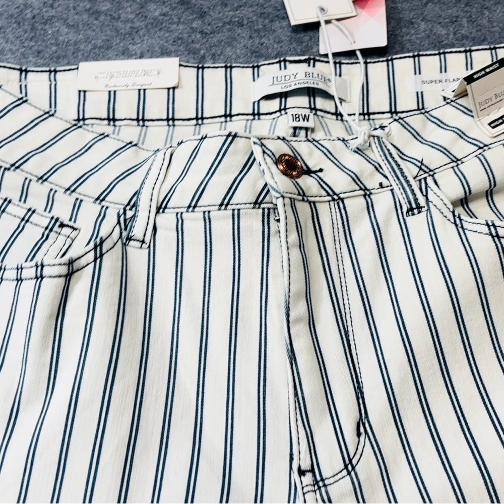 Judy Blue pinstripe jeans. Super Flare 18W